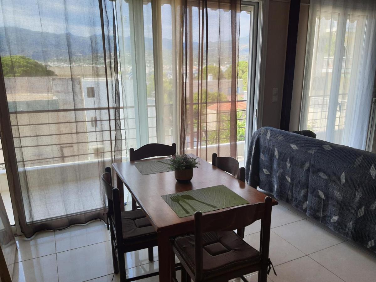 Seaside Beach Apartment Каламата Екстер'єр фото